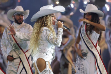 Beyoncé's Spectacular Christmas Day NFL Halftime Performance